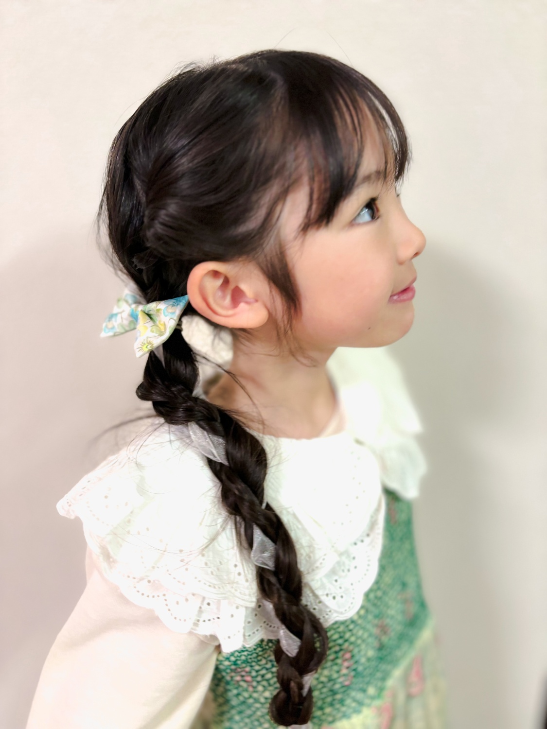 リボンを身につけた女の子