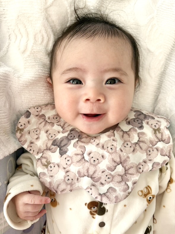 スタイを身につけた赤ちゃん