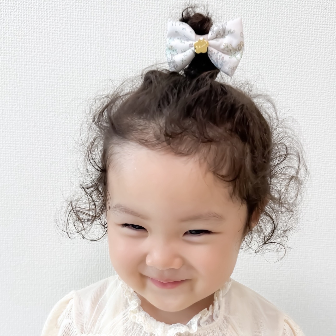 リボンを身につけた女の子